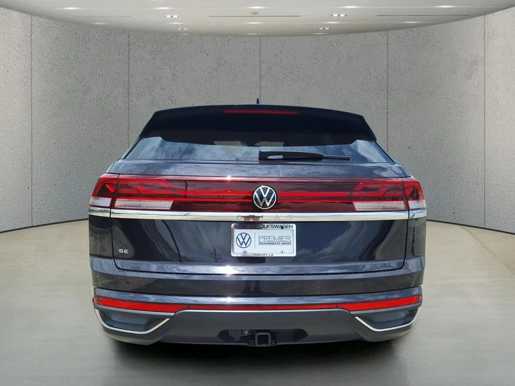 New 2026 Black Volkswagen 2.0T SE w/Technology image 4