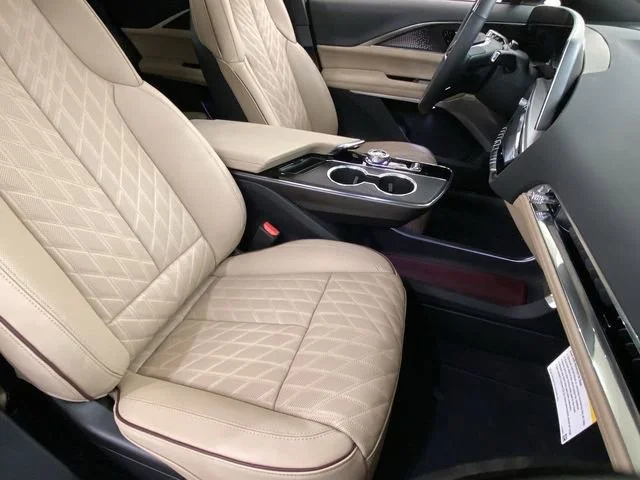 2025 Cadillac LYRIQ Luxury 3 - Photo 28