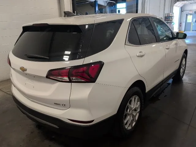 Used 2022 Summit White Chevrolet LT image 4