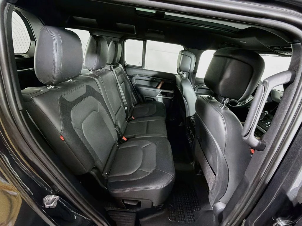 Used 2023 Gray Land Rover X-Dynamic SE image 30