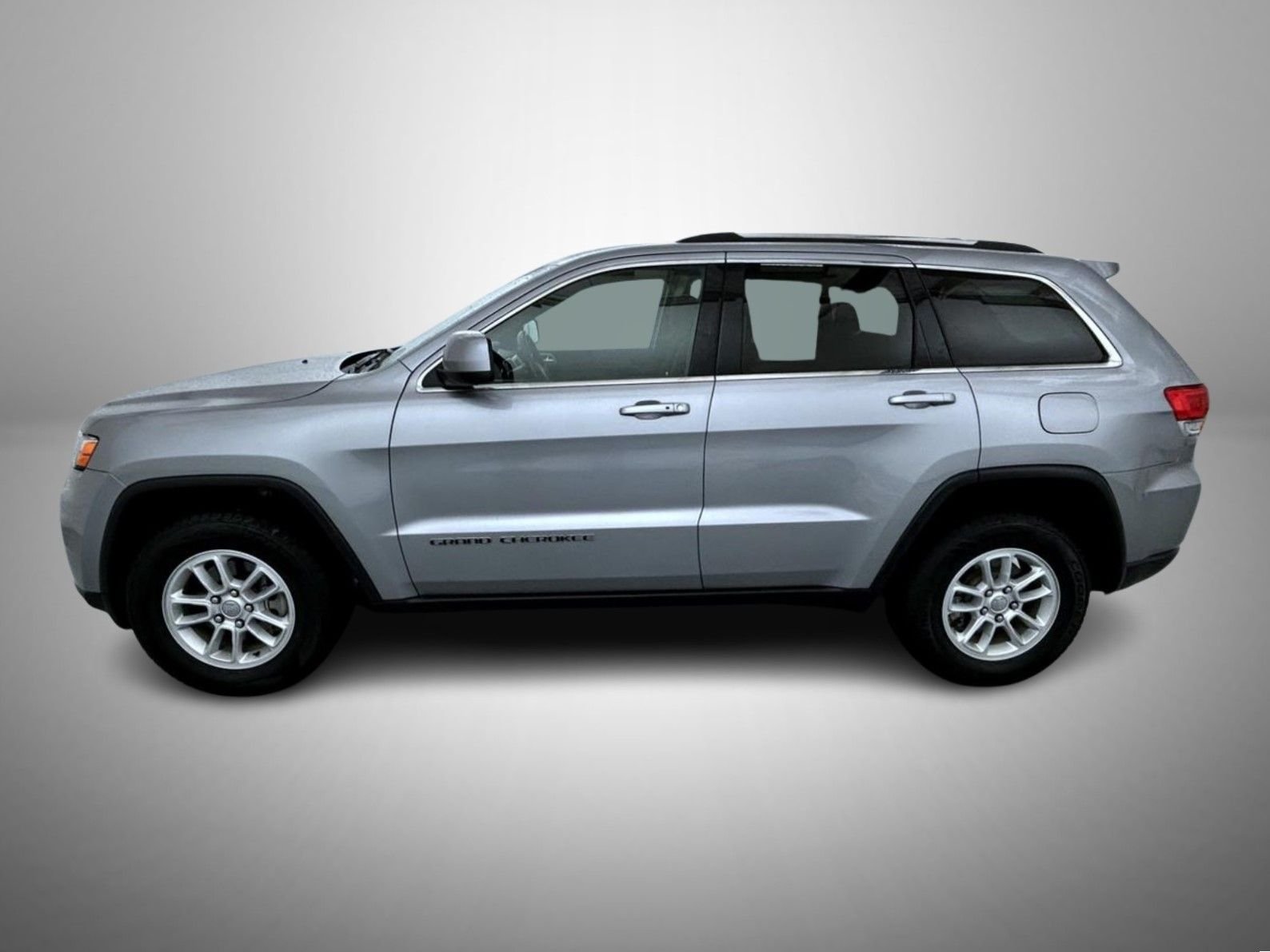 Used 2019 Silver Jeep Laredo E image 8