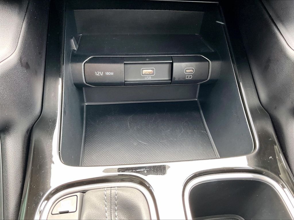 Used 2025 Everlasting Silver Kia LX image 24