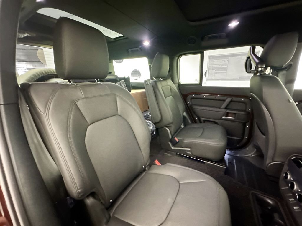New 2026 Sedona Red Land Rover X-Dynamic SE image 29