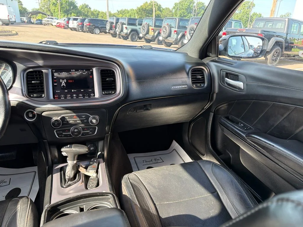Used 2019 Indigo Blue Dodge SXT image 17