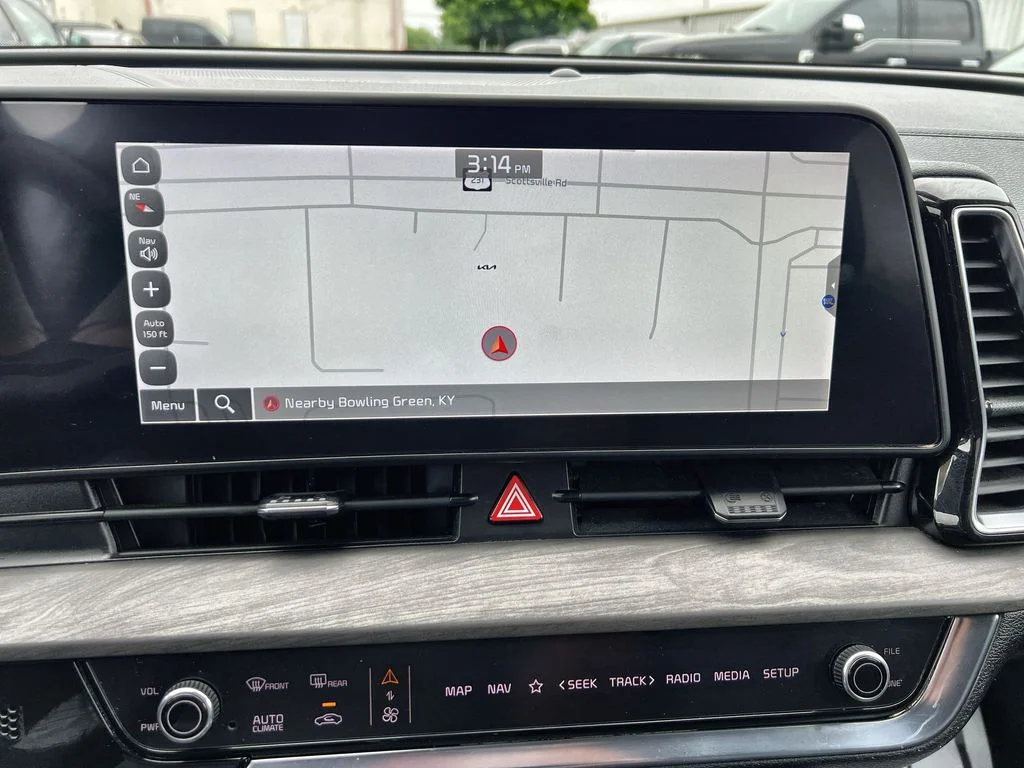 Used 2025 White Kia X-Line image 20