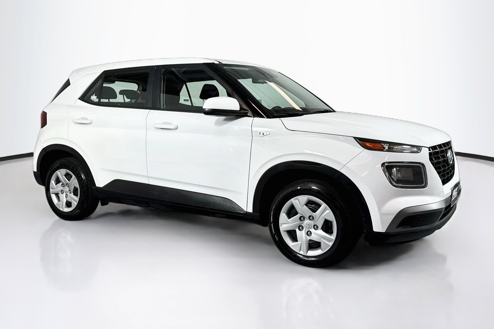 Used 2020 Ceramic White Hyundai SE image 3