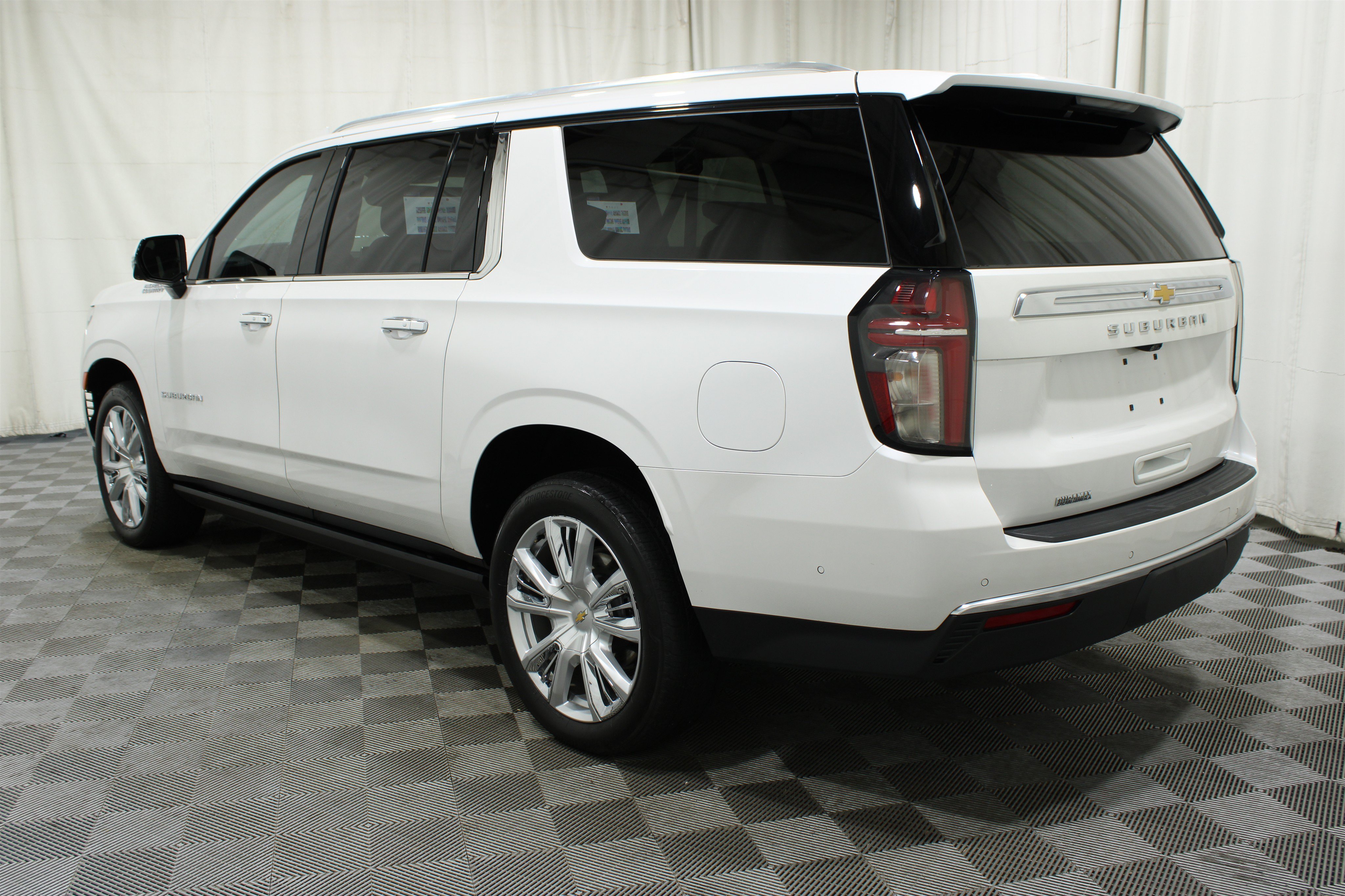 Used 2024 Iridescent Pearl Tricoat Chevrolet High Country image 43
