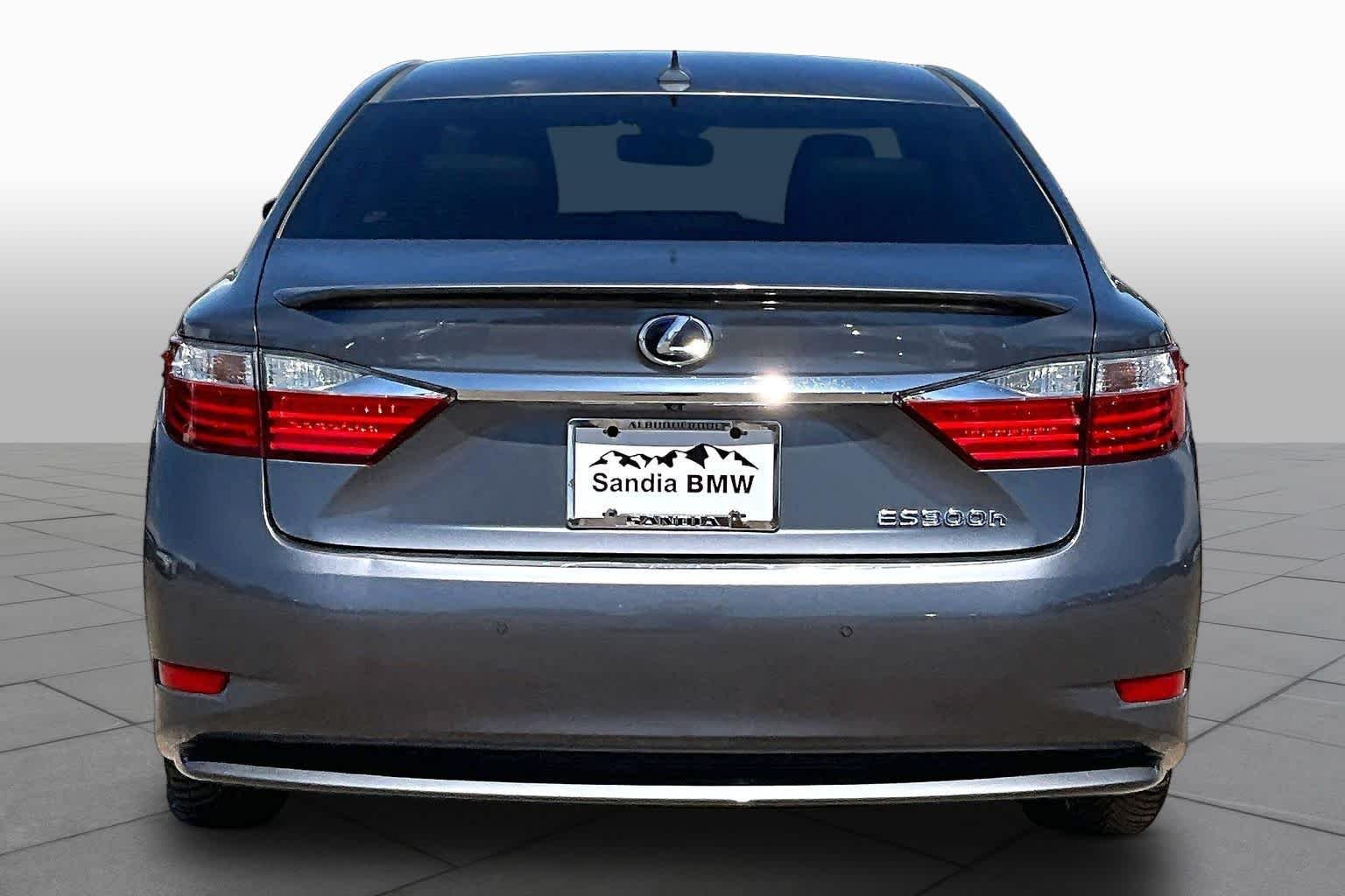 Used 2014 Nebula Gray Pearl Lexus Hybrid image 4