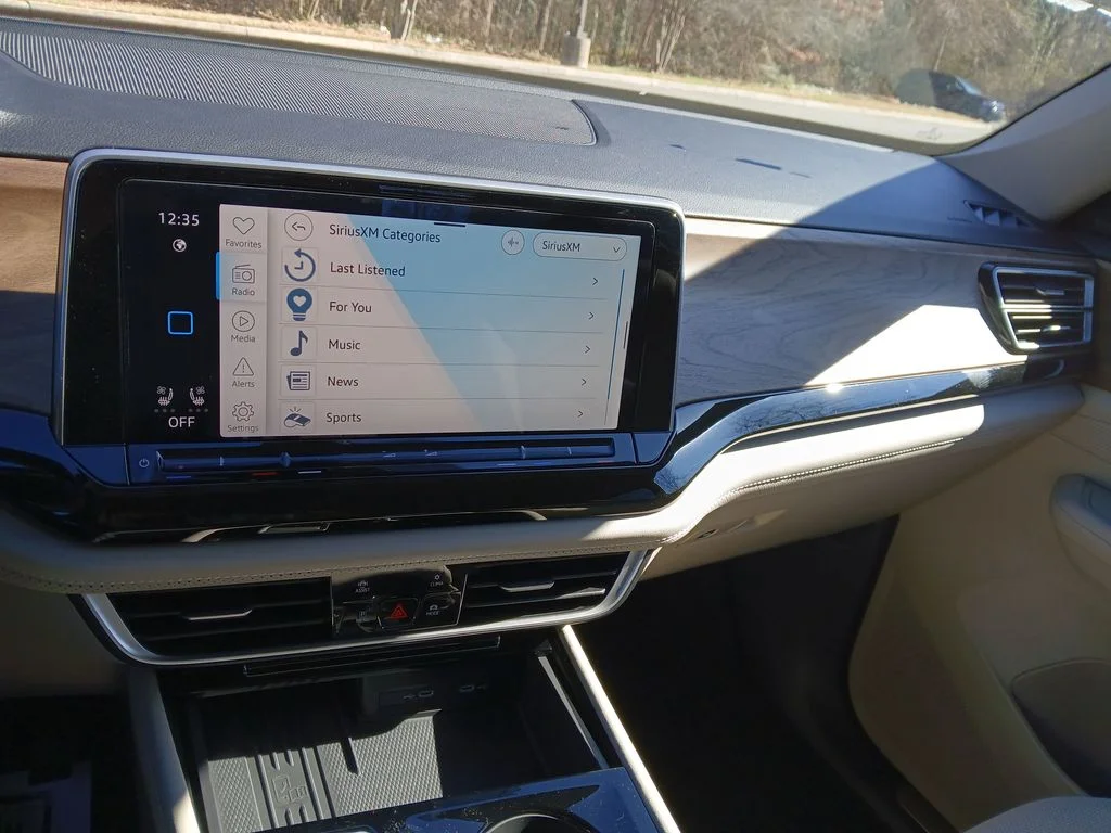 New 2026 White Volkswagen SE w/Technology image 17