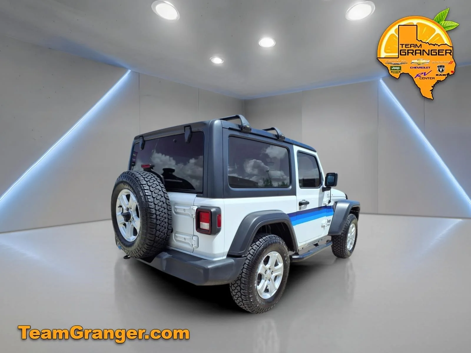 Used 2020 White Jeep Sport S image 2