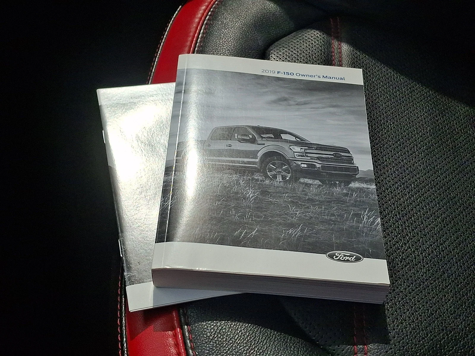 Used 2019 Magnetic Metallic   J7 Ford LARIAT image 26