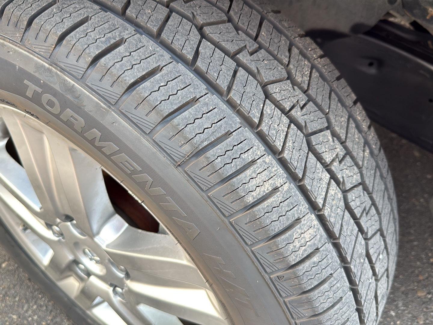 Used 2007  Toyota LTD image 2