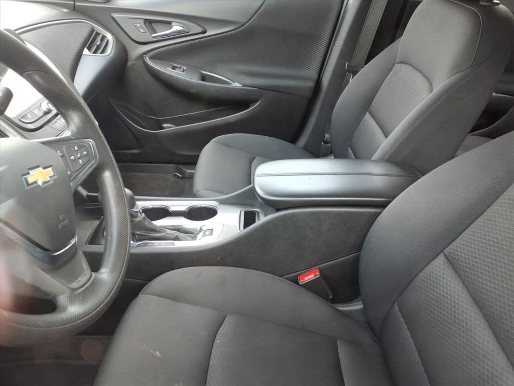 Used 2025 White Chevrolet LT image 6