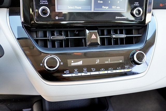 Used 2021 White Toyota L image 25