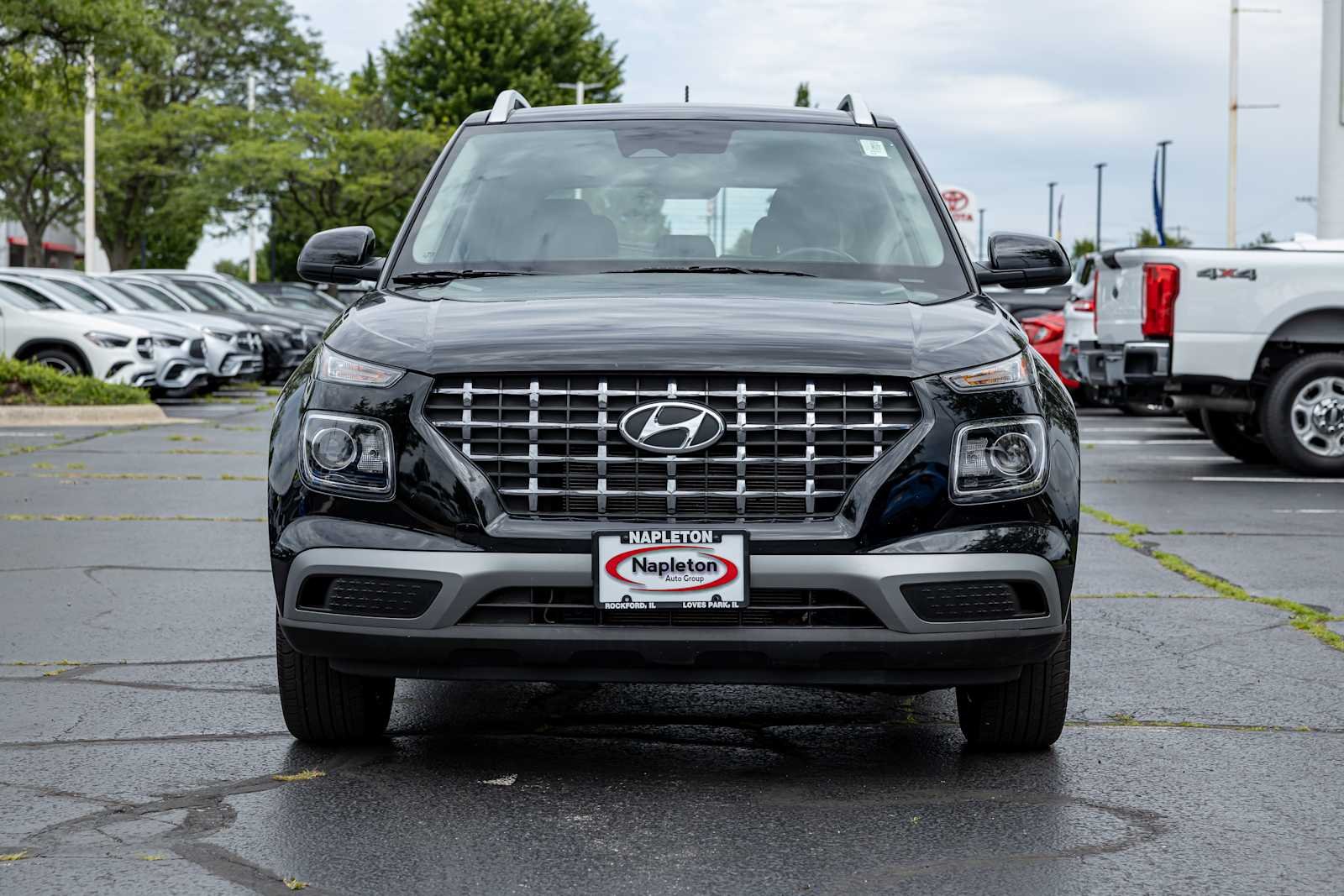 Used 2023 Onyx Black Hyundai SEL image 2
