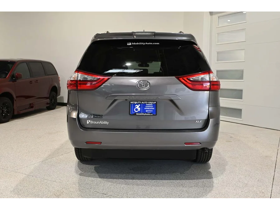 Used 2020 GRAY Toyota XLE Mobility Handicap Van image 7
