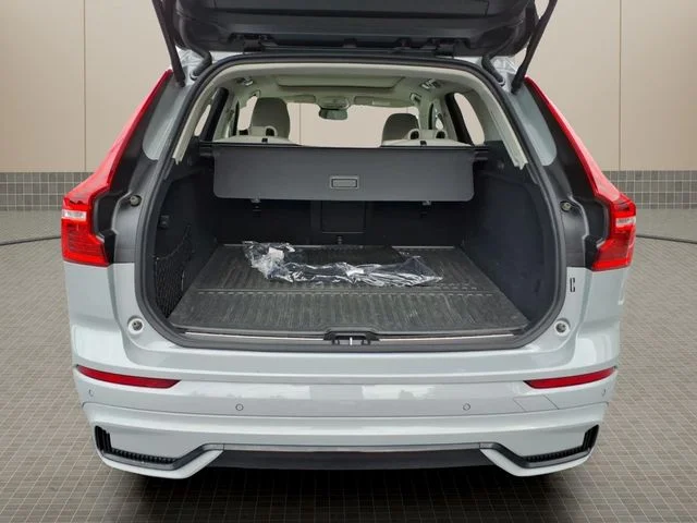 Used 2025 Gray Volvo T8 Plus image 11
