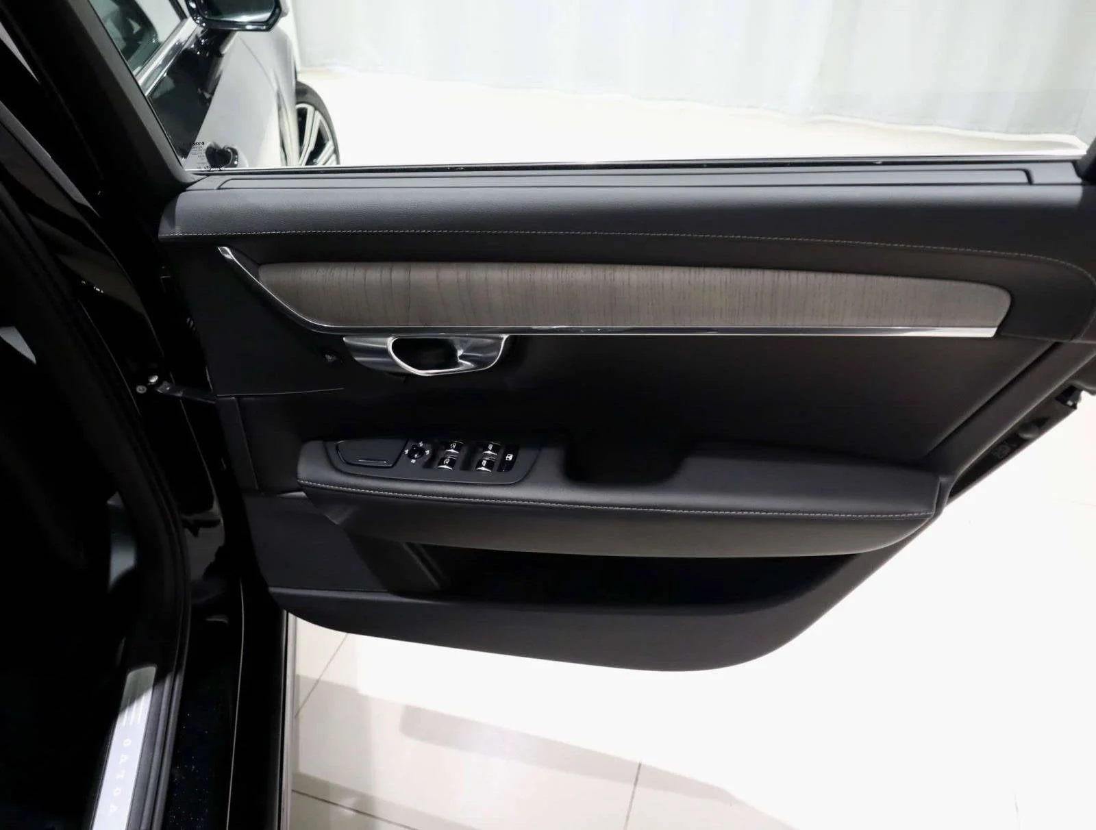 Used 2023 Black Stone Volvo Ultimate image 13