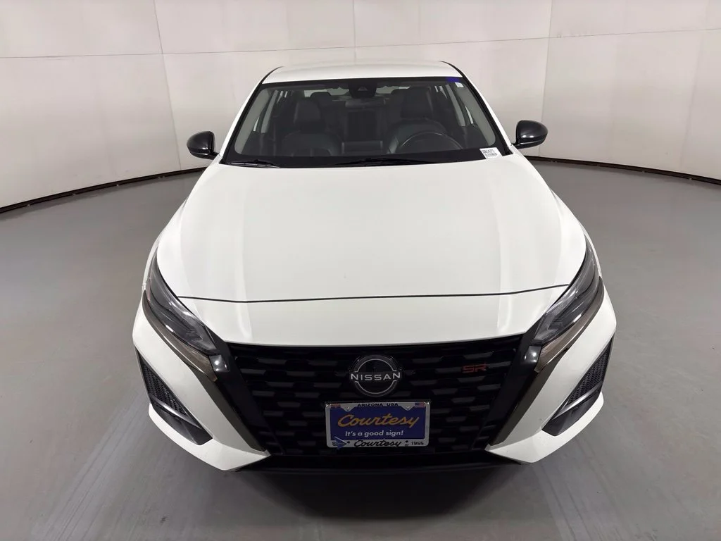 Used 2024 White Nissan 2.5 SR image 3