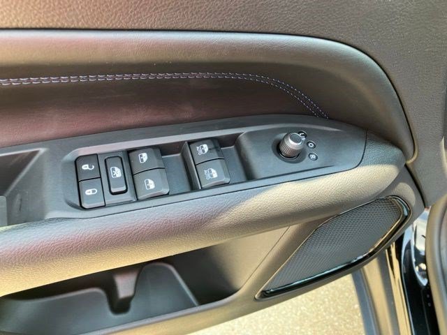 New 2026 Diamond Black Crystal Pearlcoat Jeep Limited Altitude image 9