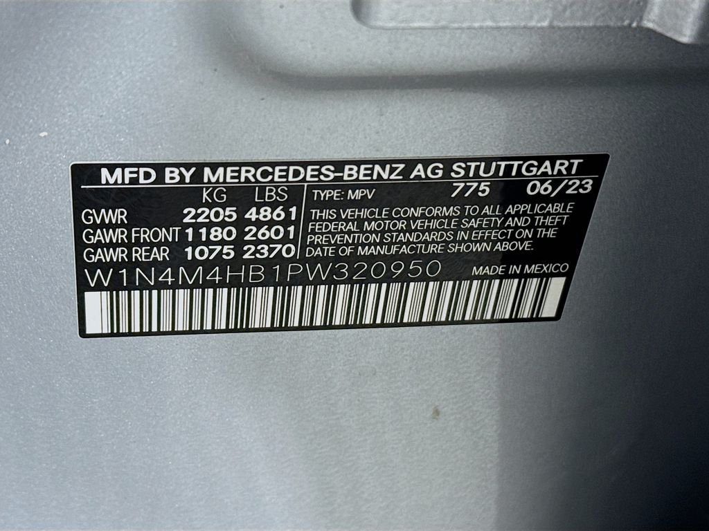 Used 2023 Silver Mercedes-Benz GLB 250 image 27