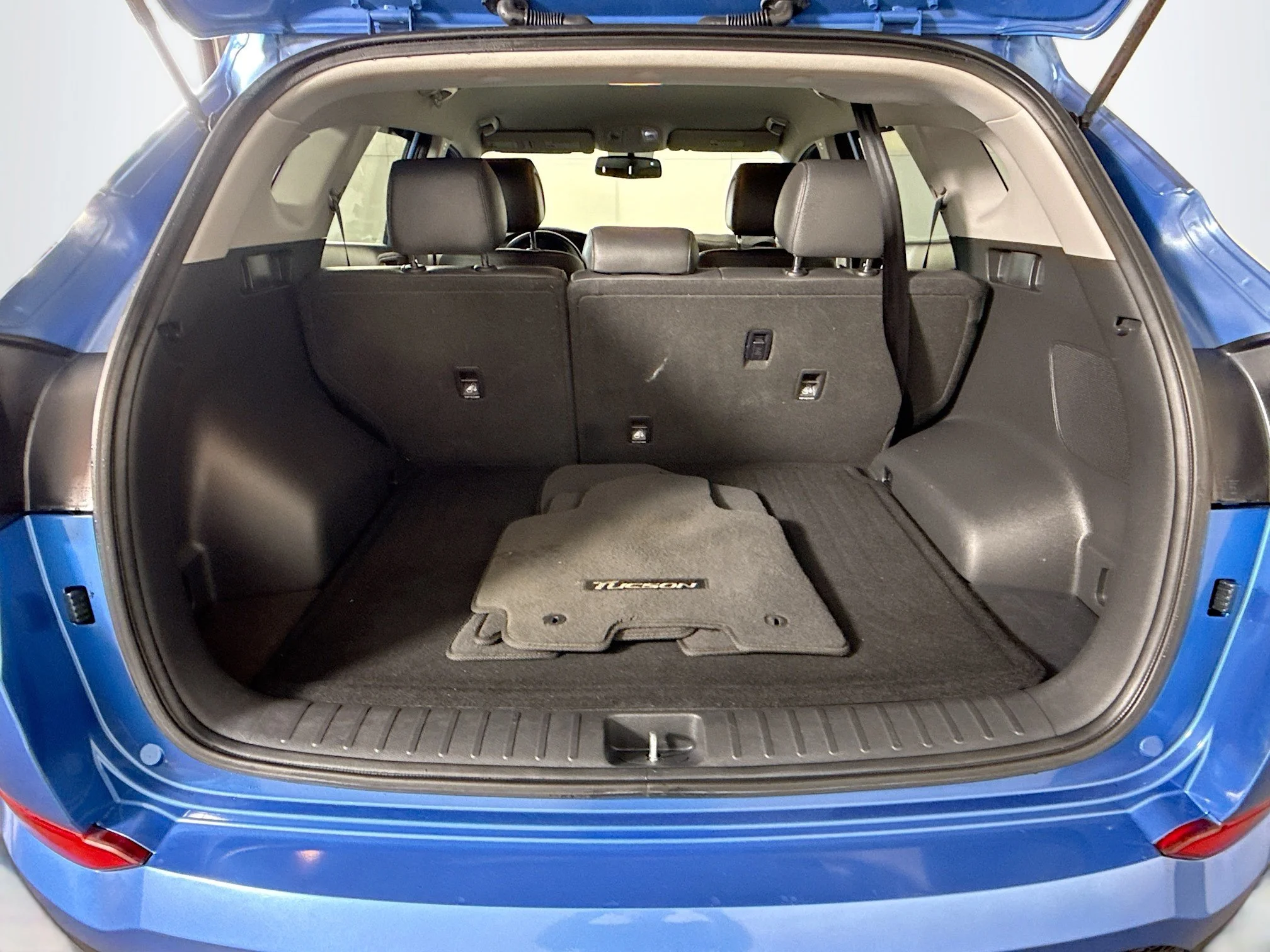 Used 2017 Caribbean Blue Hyundai SE Plus image 31