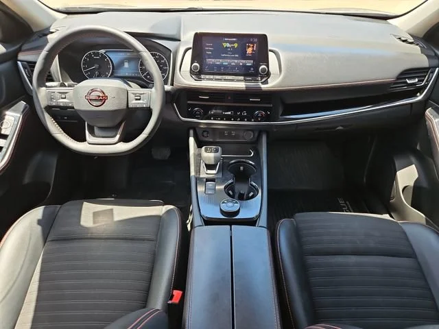 Used 2025  Nissan Rock Creek image 12