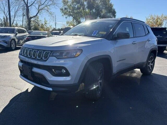 Used 2024 Silver Zynith Metallic Clearcoat Jeep Limited image 7