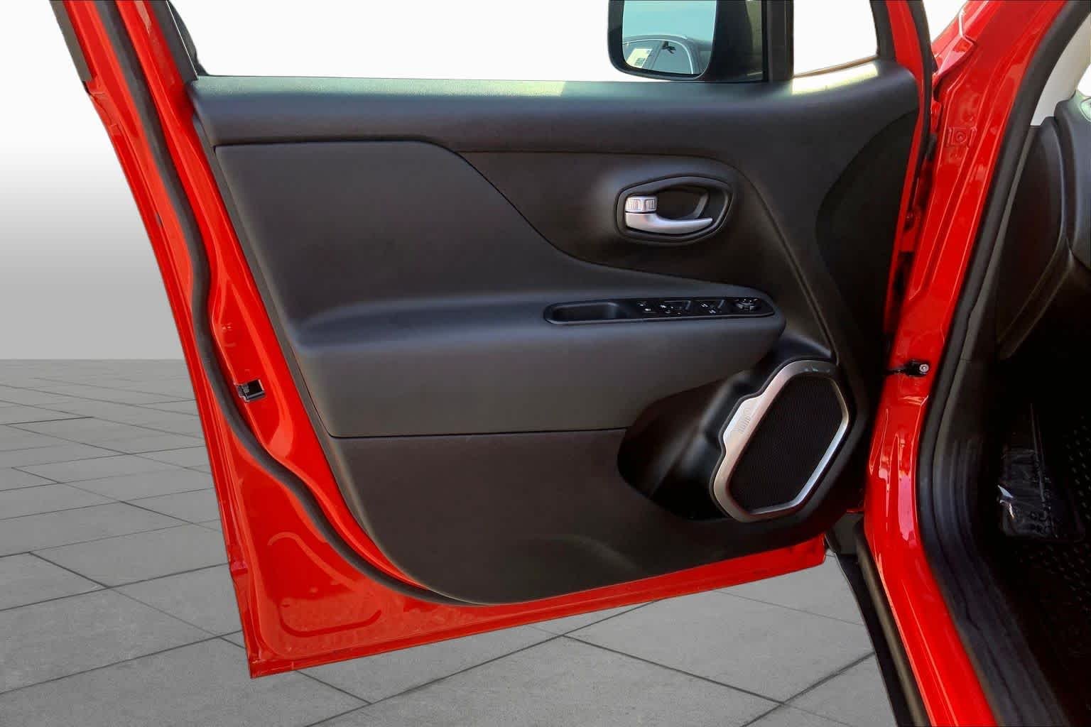 Used 2023 Colorado Red Clearcoat Jeep Latitude image 21