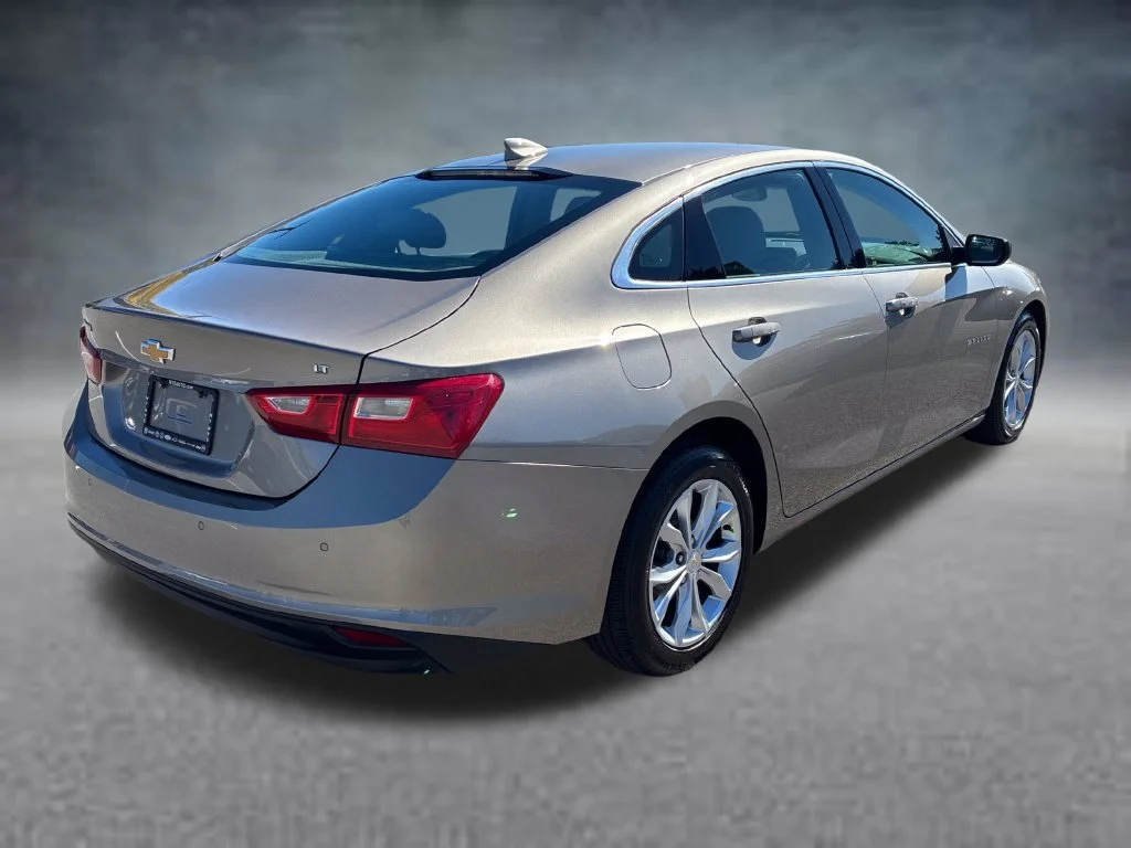 Used 2025 Mineral Gray Metallic Chevrolet 1LT image 7