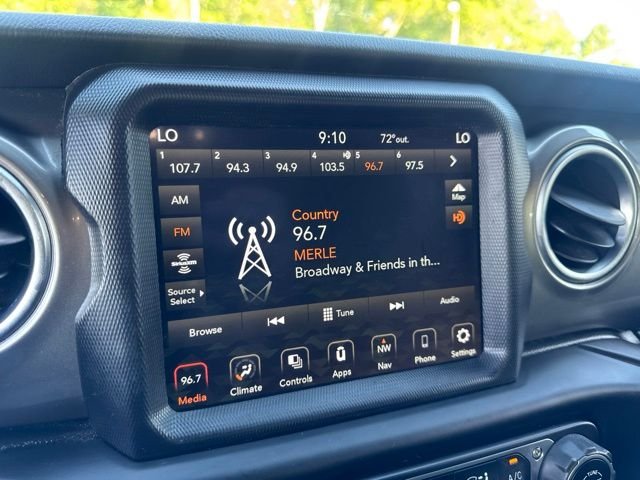Used 2020 Silver Jeep Unlimited Sahara image 19