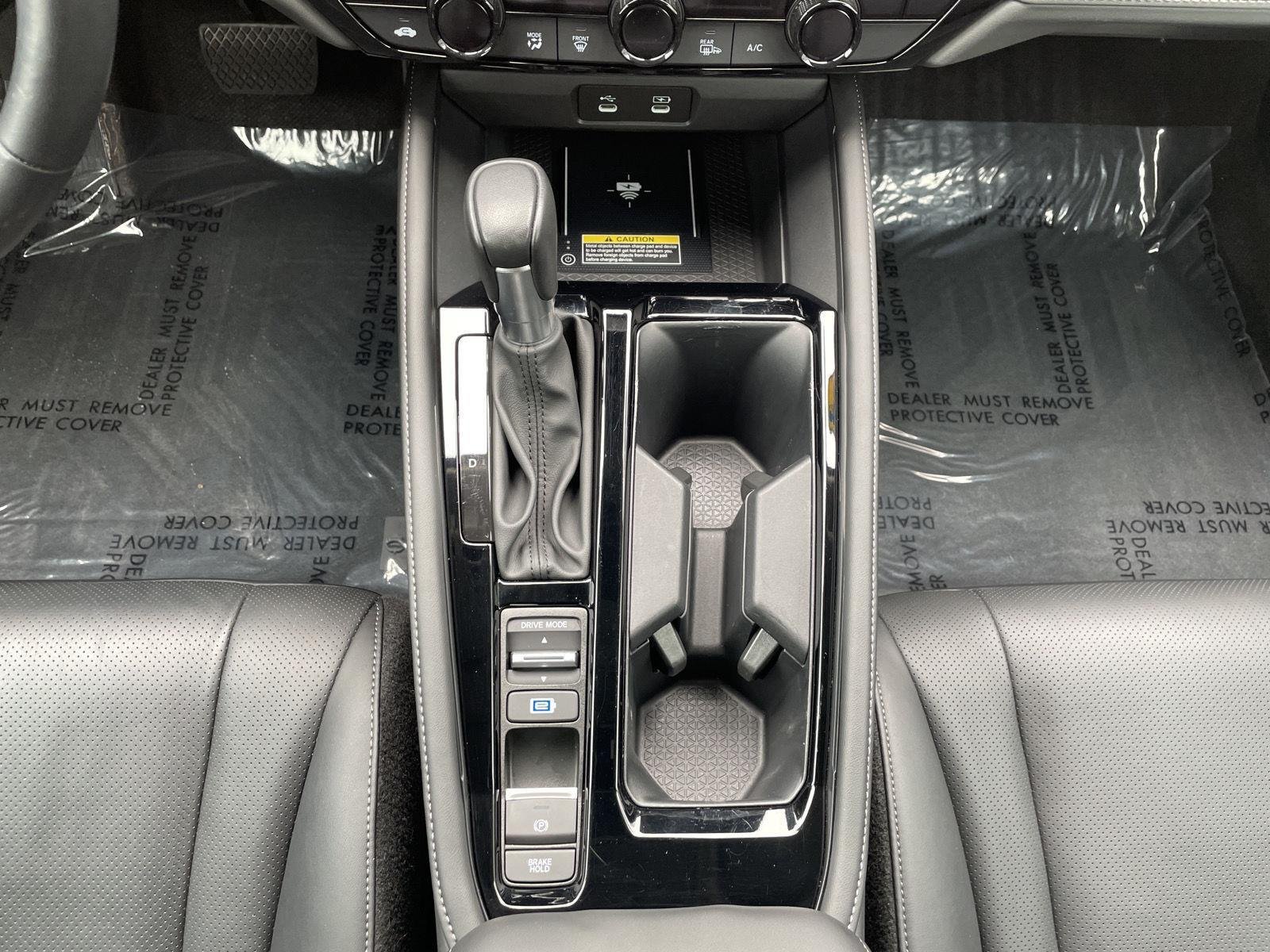 Used 2023 Platinum White Pearl Honda Touring image 31