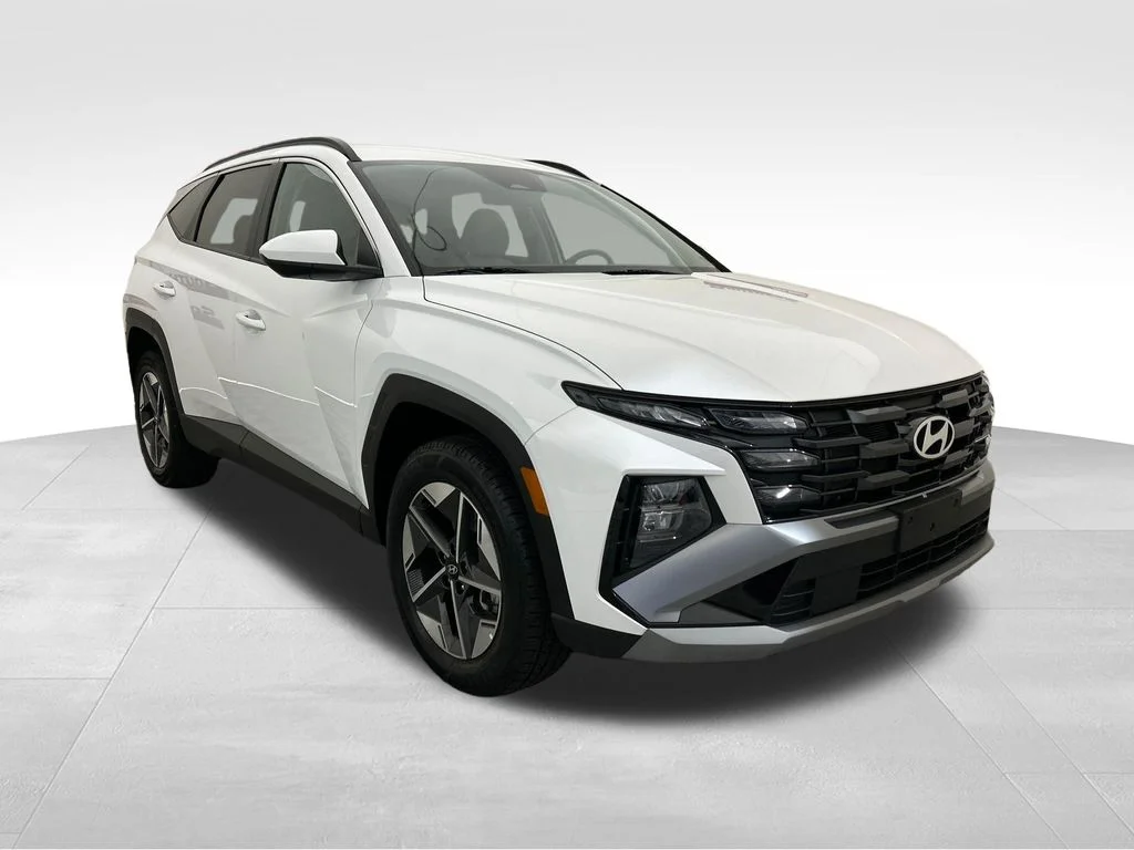 Used 2025 White Hyundai SEL image 8