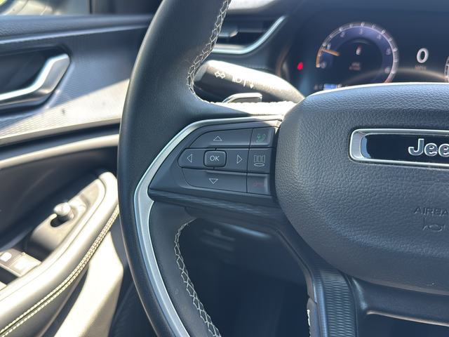 Used 2024 White Jeep Laredo image 16
