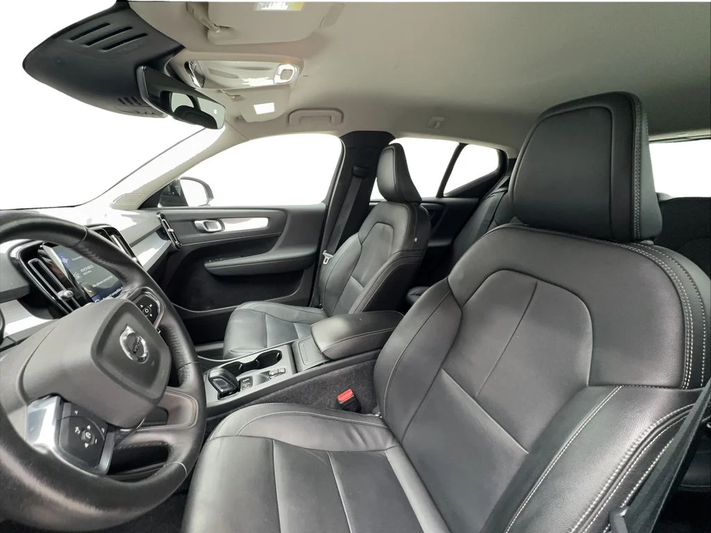 Used 2021 Black Volvo Momentum image 18