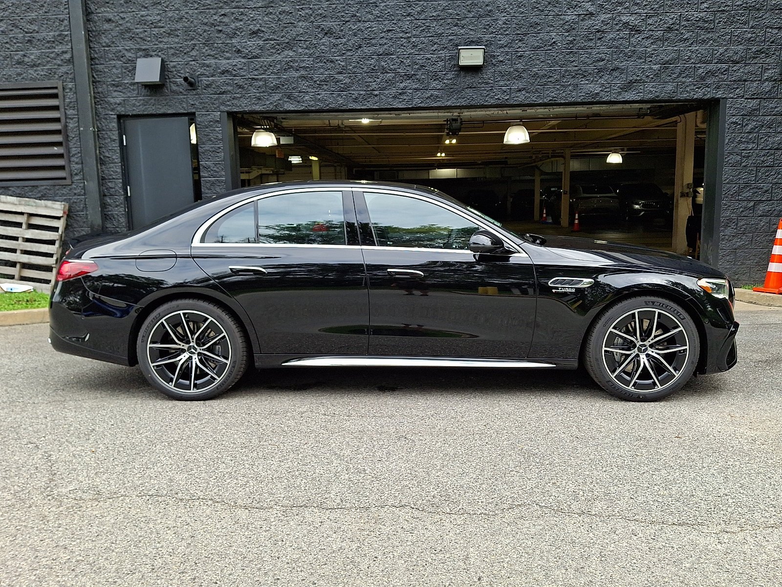 2027 Mercedes-Benz AMG® E 53 Hybrid Sedan AWD 4MATIC® photo 28