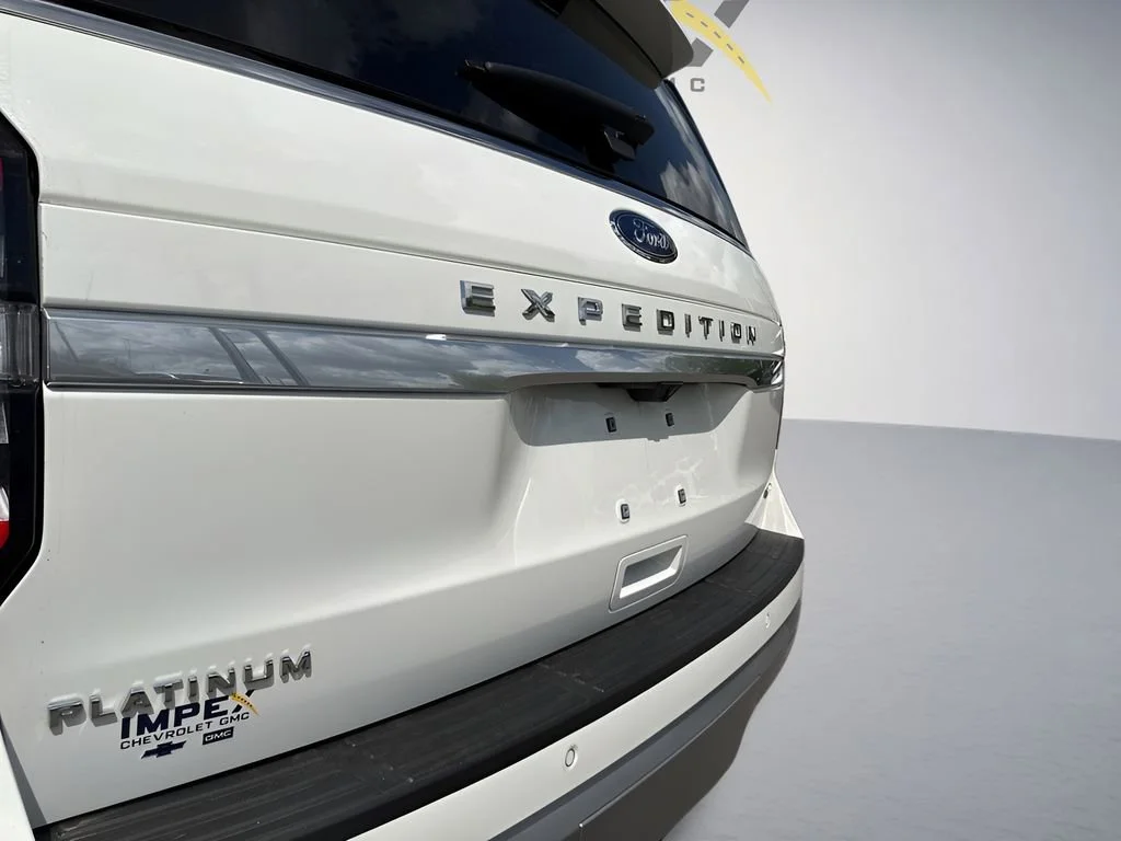 Used 2024  Ford Platinum image 36