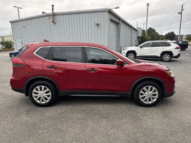 Used 2017 Red Nissan S image 4