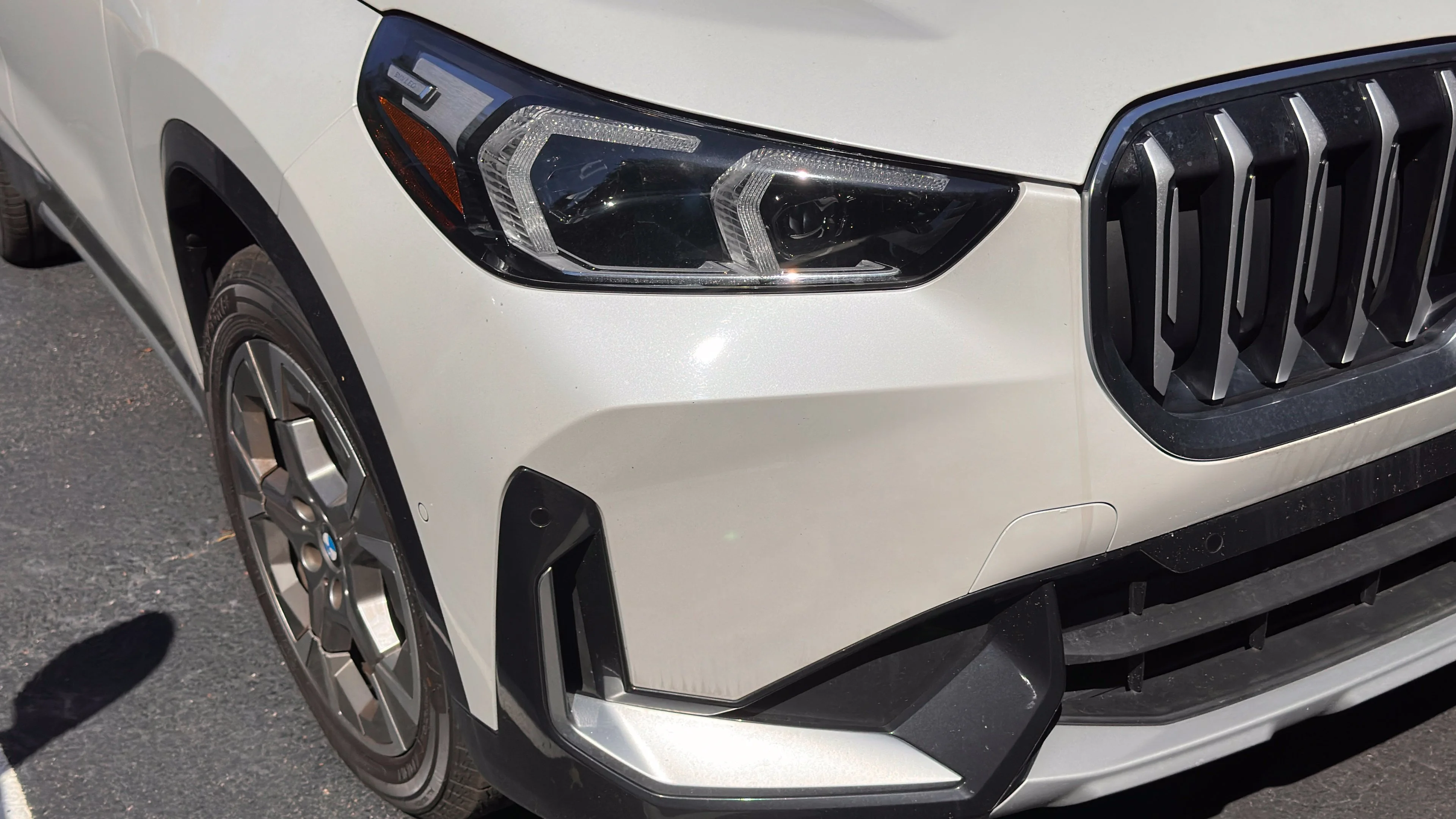Used 2025 Mineral White Metallic BMW xDrive28i image 2