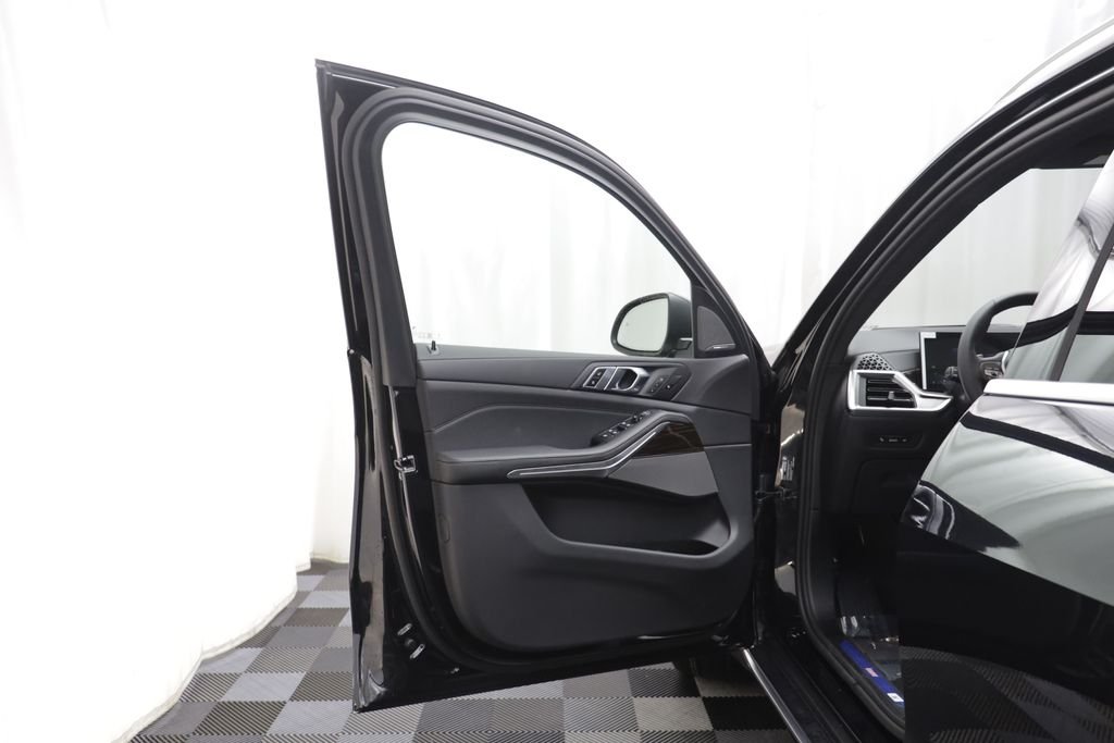 New 2026 Black Sapphire Metallic BMW xDrive40i image 5