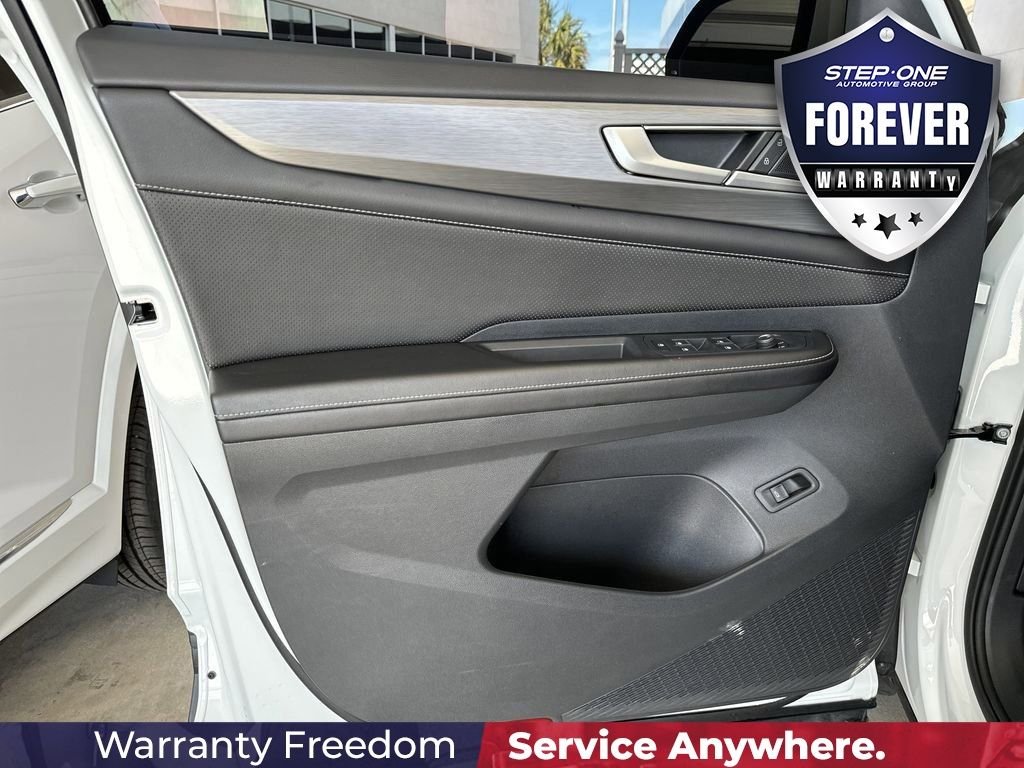 Used 2025  Volkswagen 2.0T SE w/Technology image 11