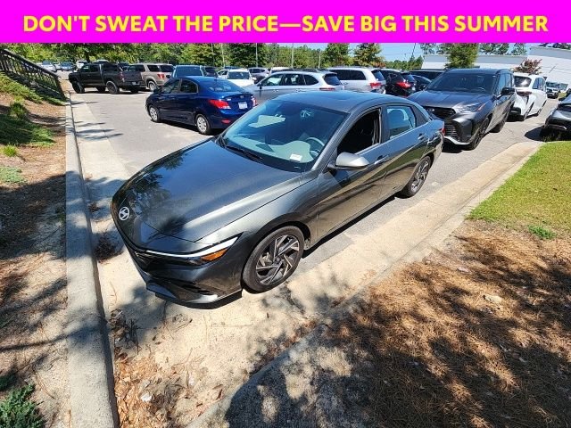 Used 2025 Gray Hyundai SEL Convenience image 4