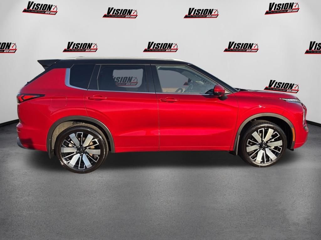 Used 2025  Mitsubishi SEL image 4