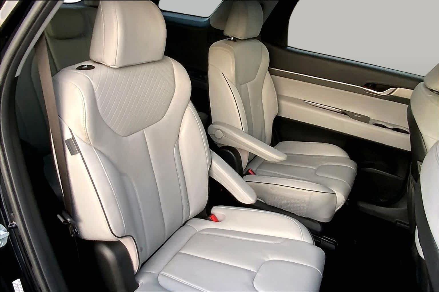 Used 2024 Abyss Black Pearl Hyundai SEL 7P image 18