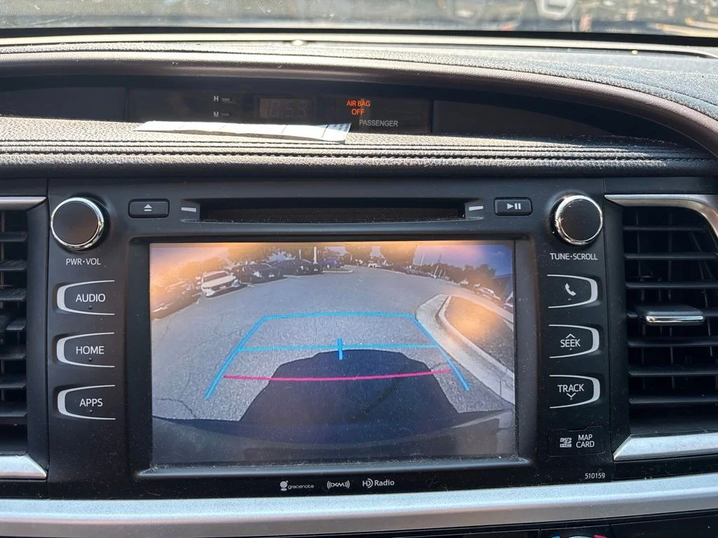 Used 2016 Gray Toyota XLE V6 image 12
