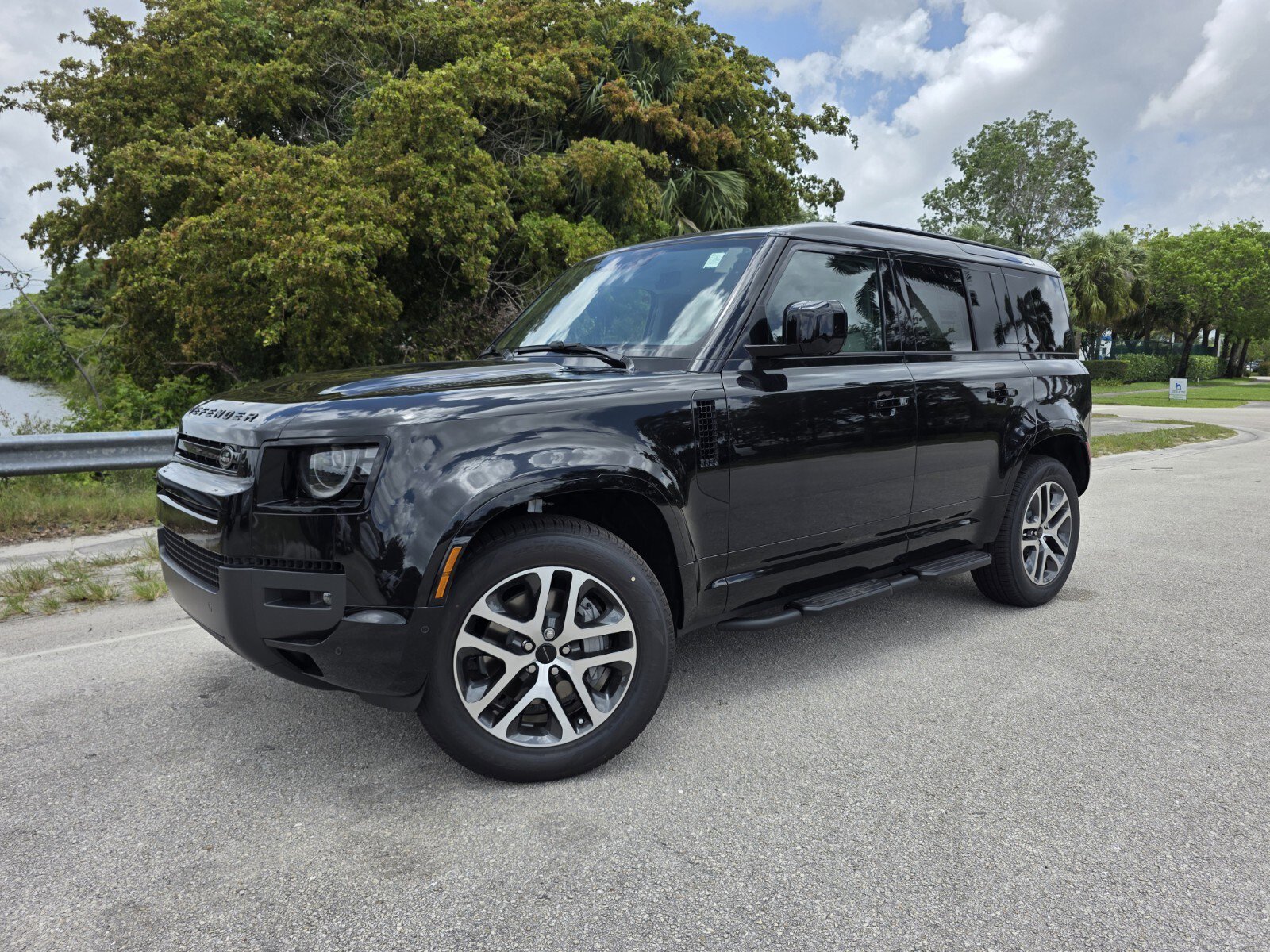New 2026 Land Rover Defender 110 P400 X-Dynamic SE 4 Door SUV in