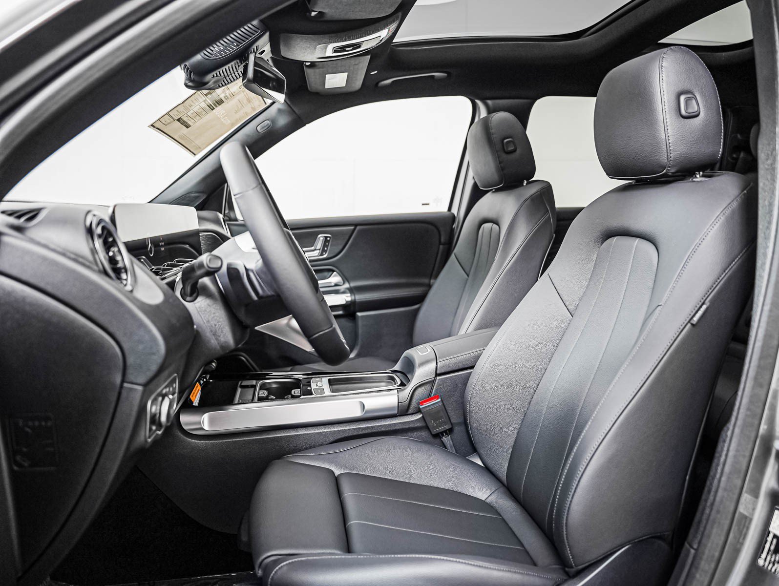 New 2026 Mountain Grey Metallic Mercedes-Benz GLB 250 image 8