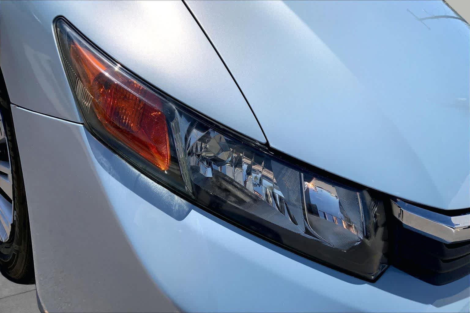 Used 2012 Alabaster Silver Metallic Honda LX image 23
