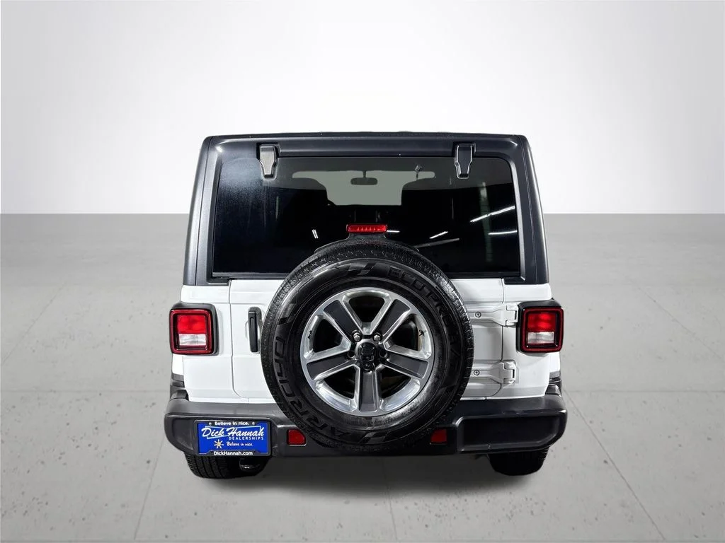Used 2021 White Jeep Unlimited Sahara image 7