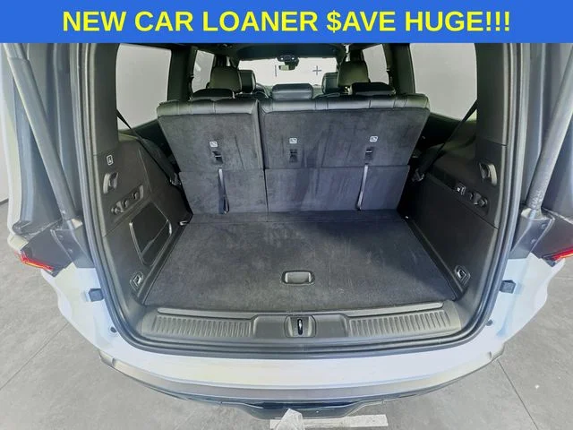 New 2026 Bright White Clear-Coat Exterior Paint Jeep Grand Wagoneer image 35